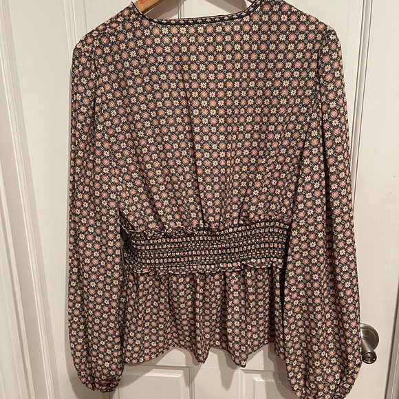 Max Studio Black and Cream Smocked Wrap Blouse with Long Puffy Sleeves. NWT - Picture 4 of 5